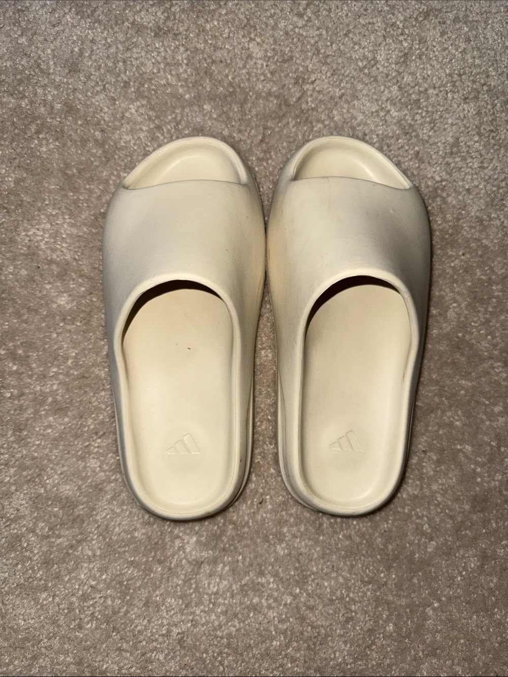 Cream Adidas Yeezy Slides